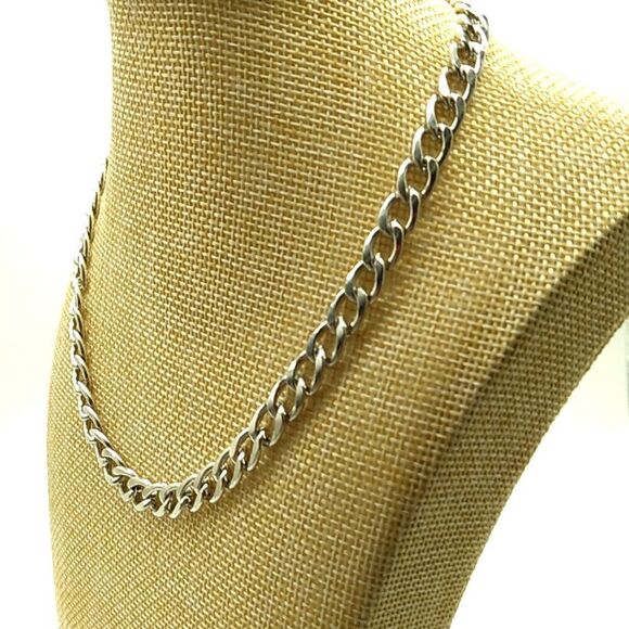 Cuban Link Chain Silver-tone Necklace - Picture 3 of 9